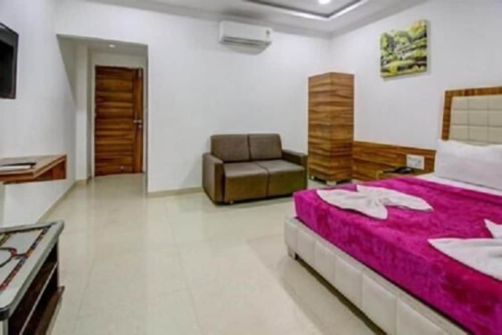 Фото Hotel Caravan