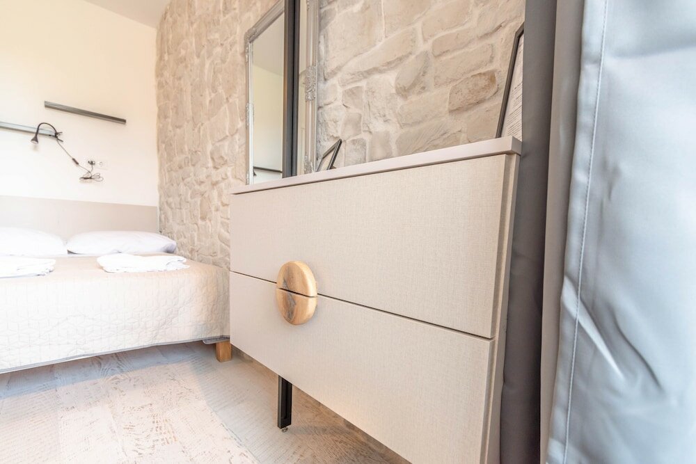 Фото City Center Studio Apartments L&b