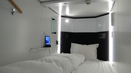 Гостиница Hearts Capsule Hotel & SPA Hakata в Фукуоке