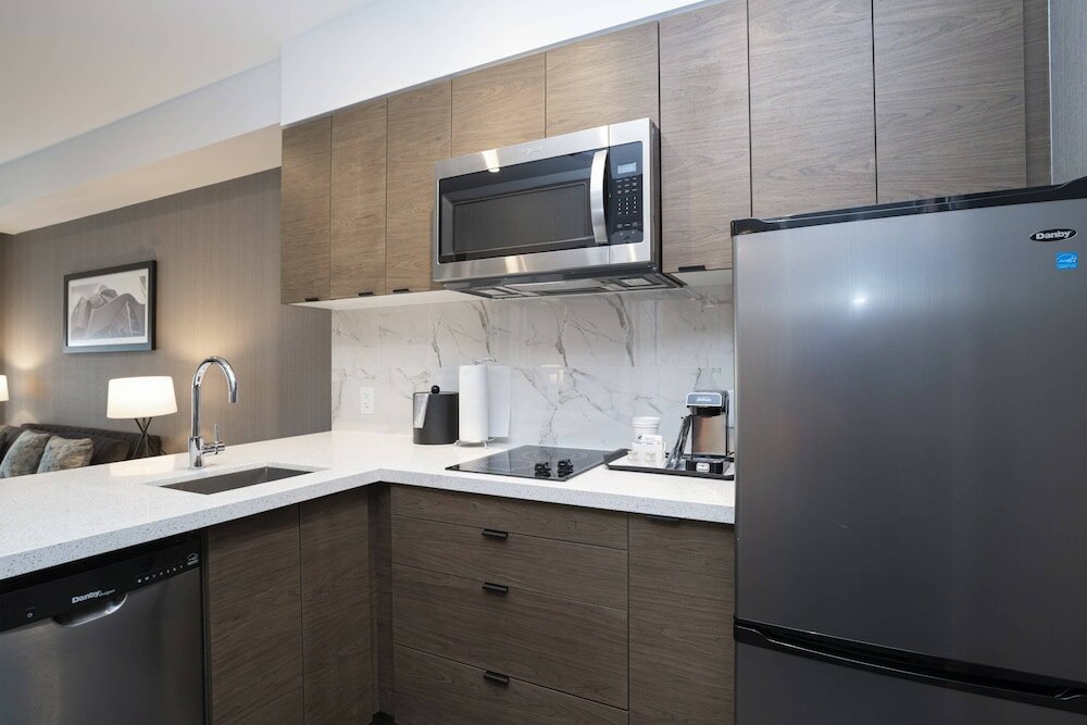 Фото Sandman Signature Sherwood Park Hotel