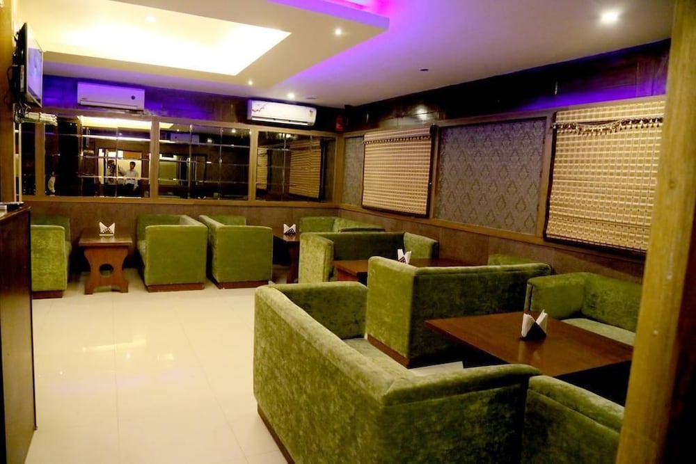 Фото Jk Rooms 130 Hotel Paras