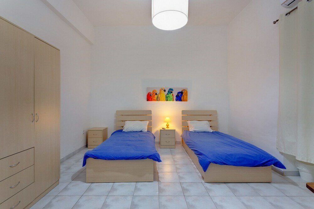 Фото Spacious Seafront Apartment With Stunning Views