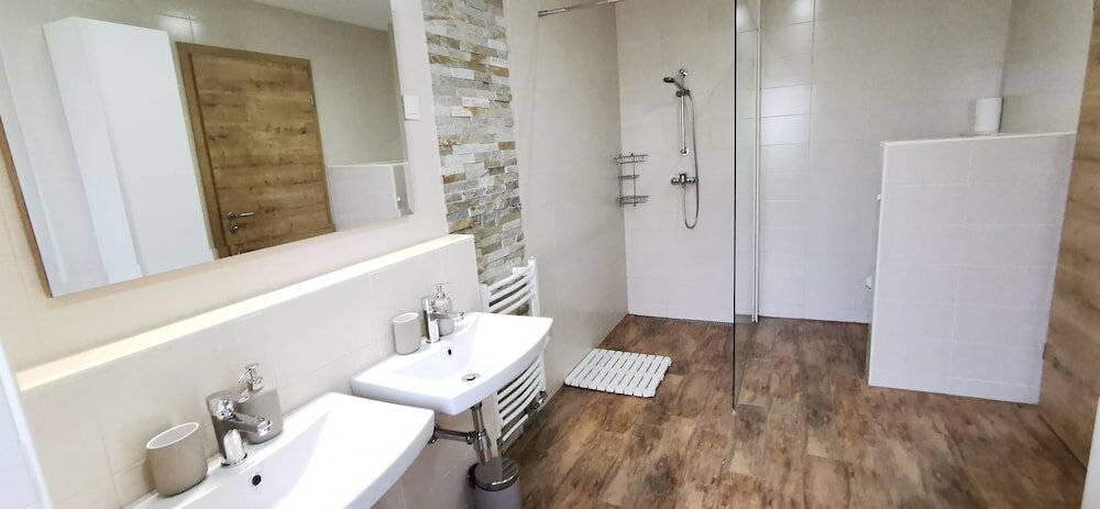 Фото Domovoj Apartments and Rooms