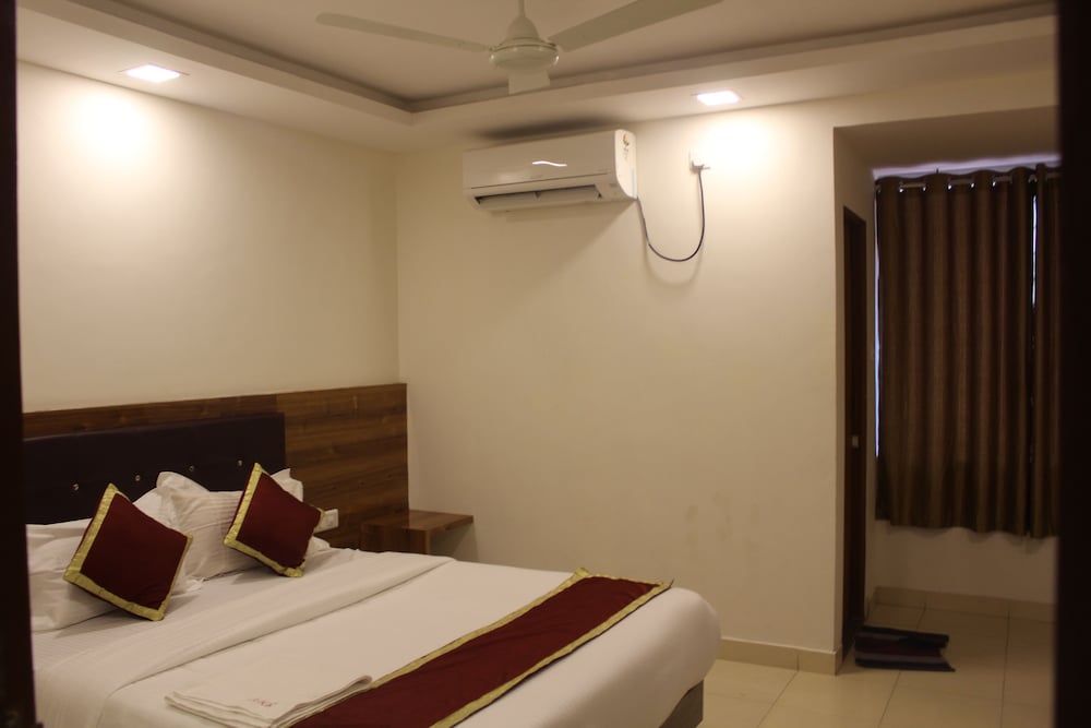 Фото Hotel Ak International Rooms