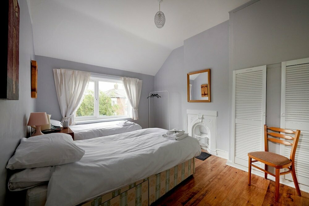 Hotel Detached 3 Bed House, Mold, photo