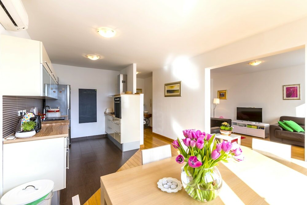 Фото Split Apartments with Hotel Service