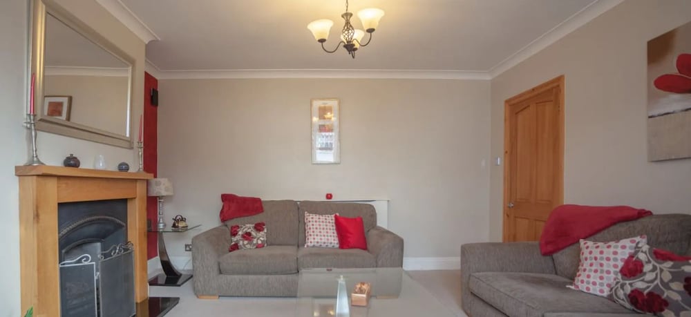 Фото Goldcrest House