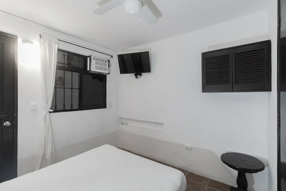 Фото Moonshine Hotel