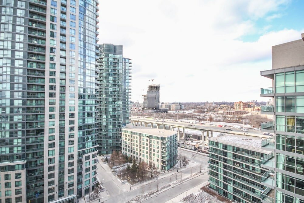 Фото Sarkar Suites - Fort York Blvd