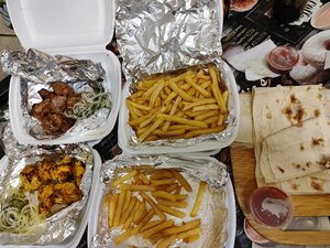 Шашлык & Шаурма (posyolok gorodskogo tipa Petra Dubrava, Sadovaya ulitsa, 35), comida rápida