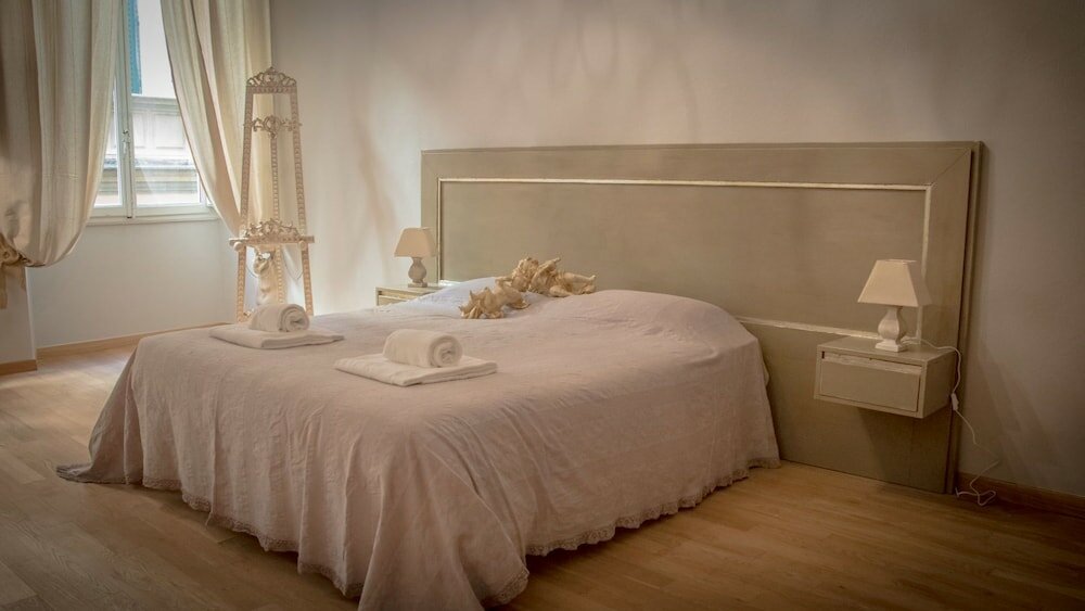 Фото Breathtaking 4bd Apt 5min Walk to Duomo