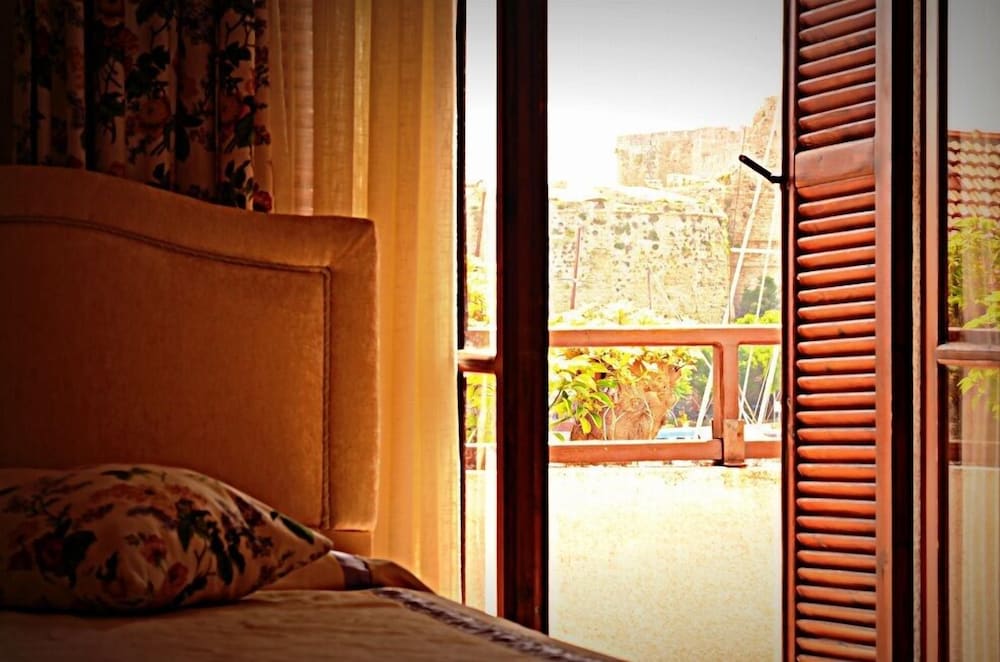 Фото Breeze Flora Hotel