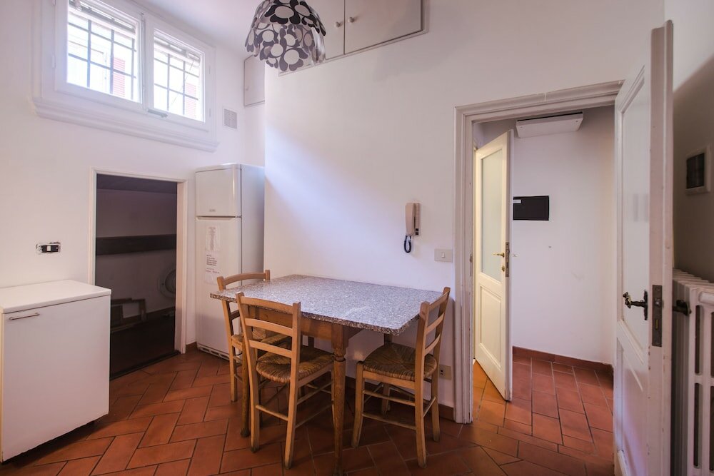 Фото Lovely 4bd Apt 3min Walk to Ponte Vecchio