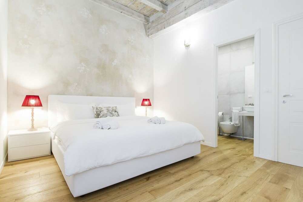 Фото GetTheKey San Vitale Apartment