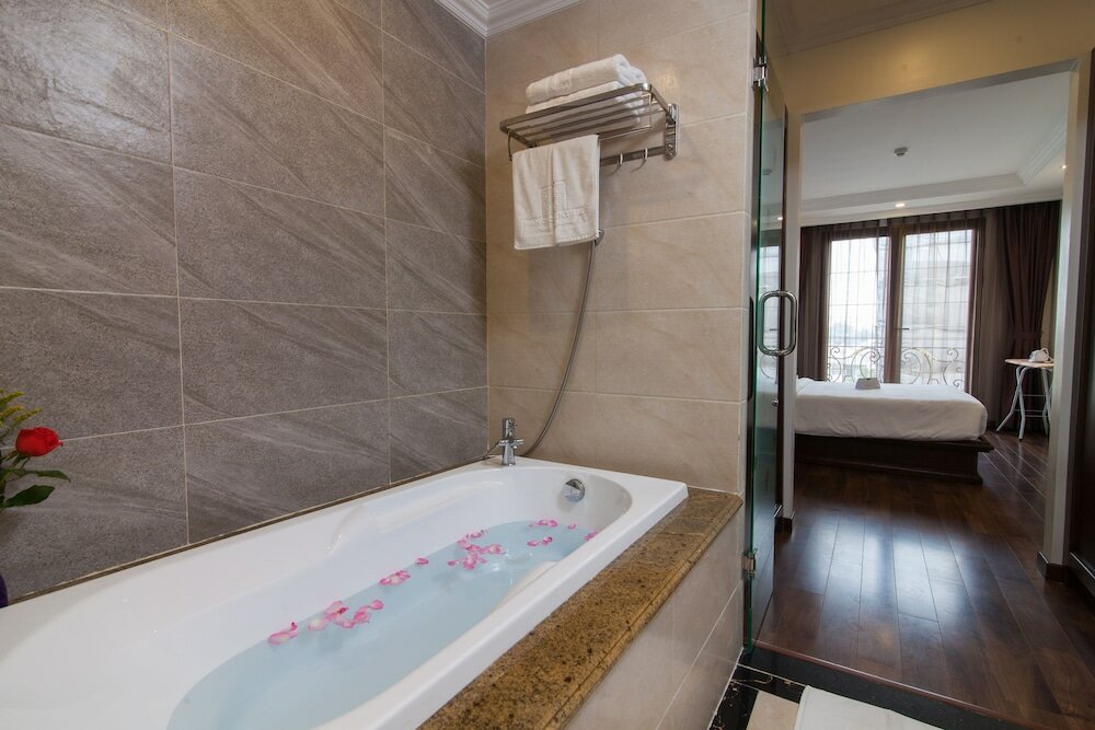 Фото Hanoi Central Hotel & Residences