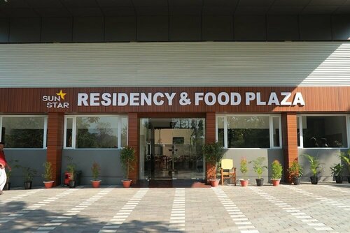 Гостиница Sunstar Residency & Food Plaza Pala