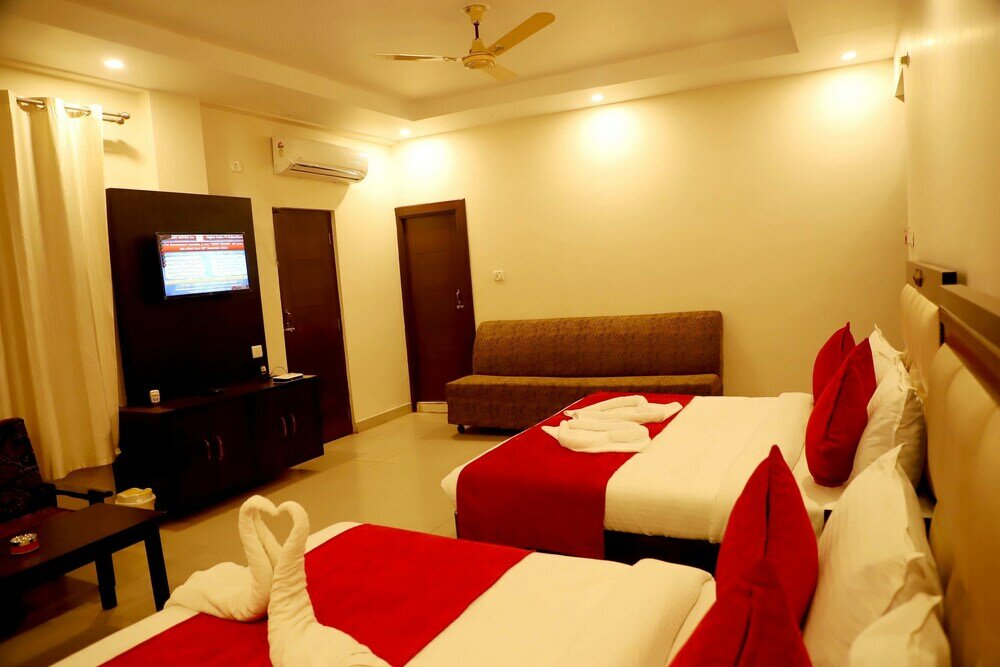 Фото Petals Krish Grand Hotel