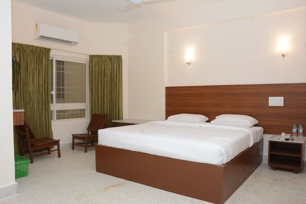 Фото Sree Parthi Hotel
