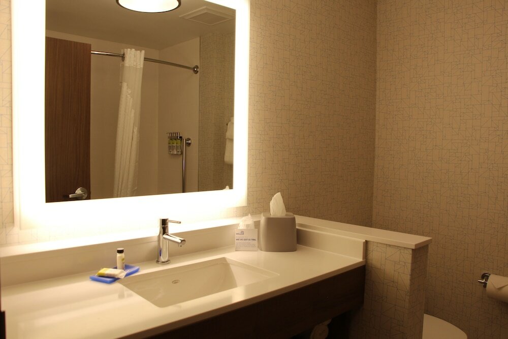 Фото Holiday Inn Express & Suites Phoenix - Airport North, an Ihg Hotel