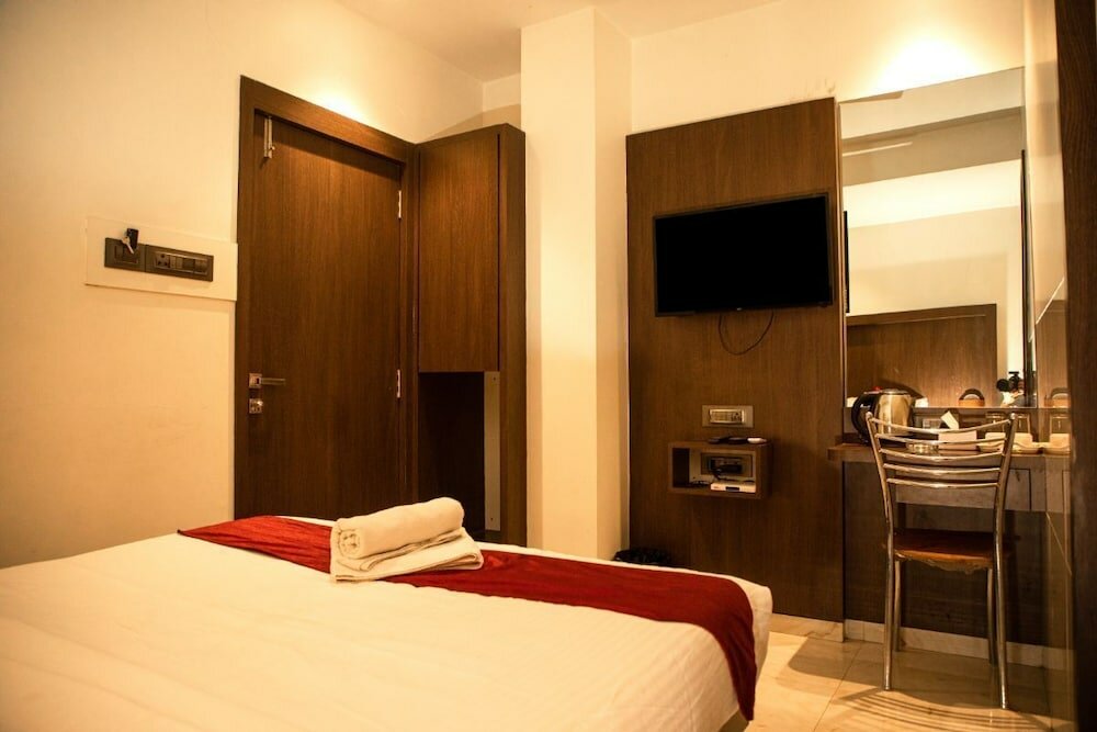 Фото Monarch Express