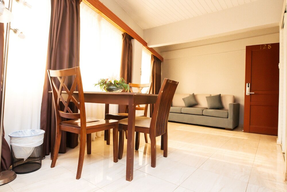 Фото Crismon Hotel