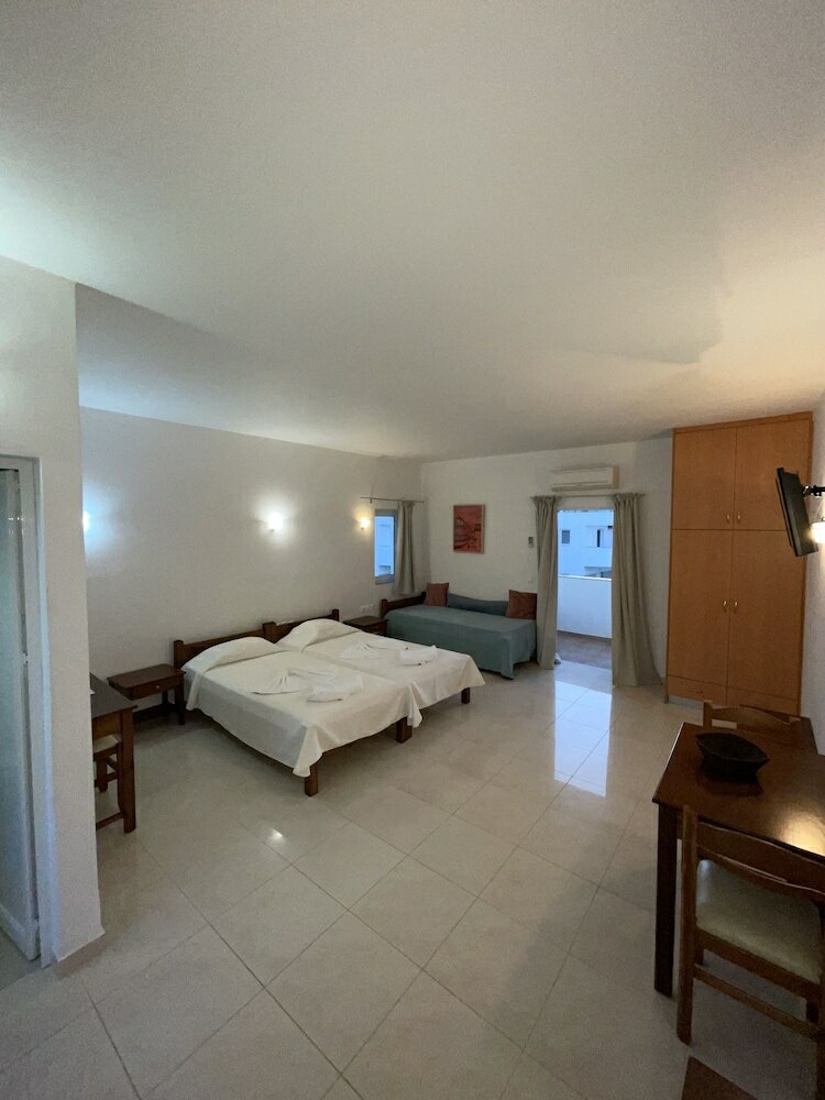 Фото Reina Apartments