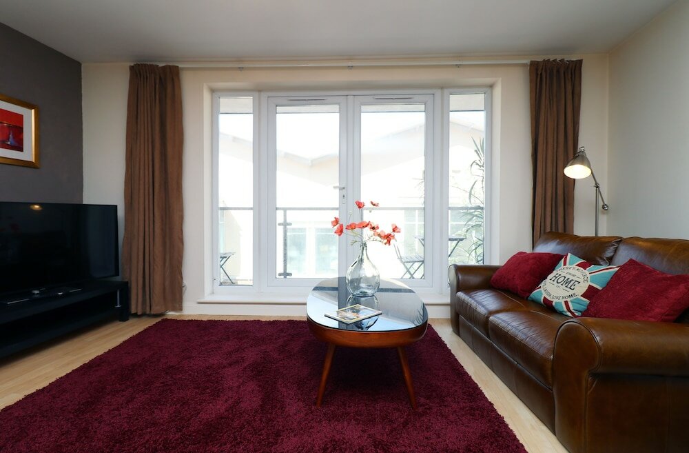 Фото 3 Bed Apartment - Mermaid Quay