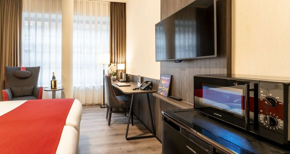 Фото Best Western Plus Plaza Den Haag City Center