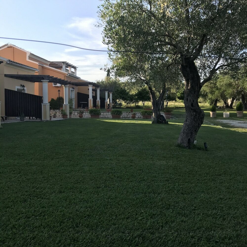 Фото L'Eremo Luxury Apartments