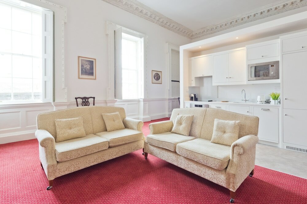 Фото Henrietta Suites City Centre