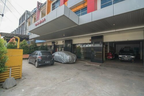Гостиница RedDoorz near Gajah Mada Pontianak в Понтианаке