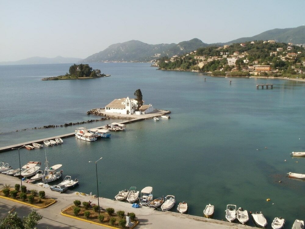 Фото отеля 2