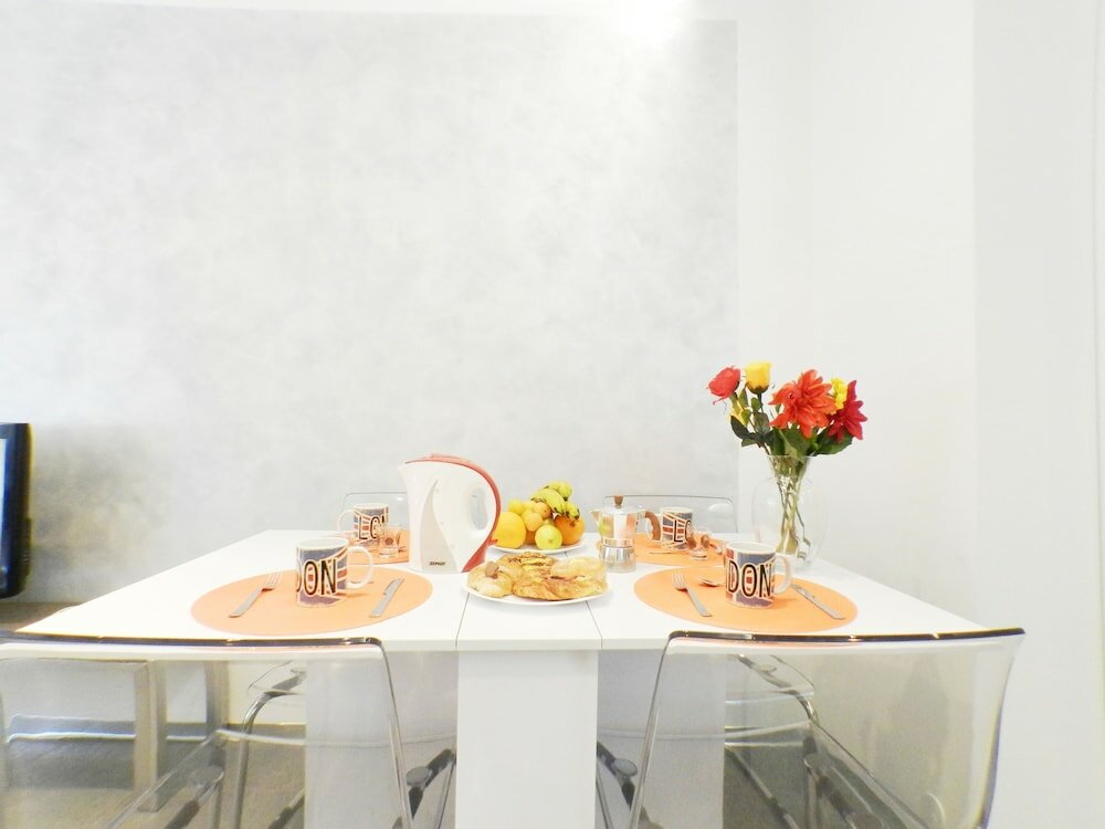 Фото Eli House Vatican