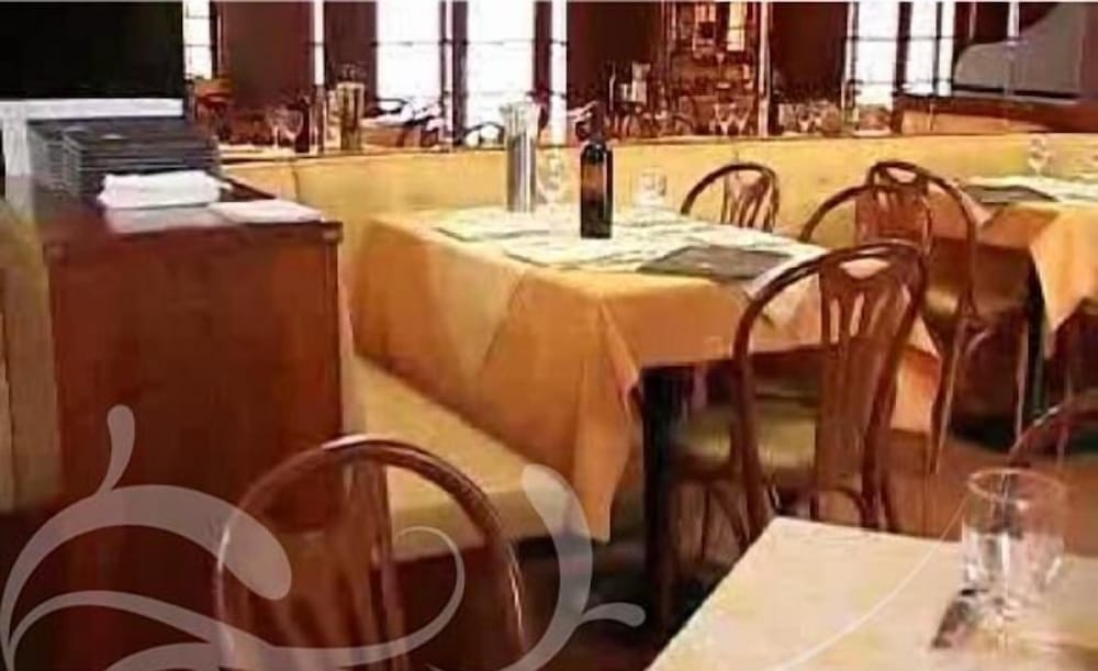 Фото Hotel Karol