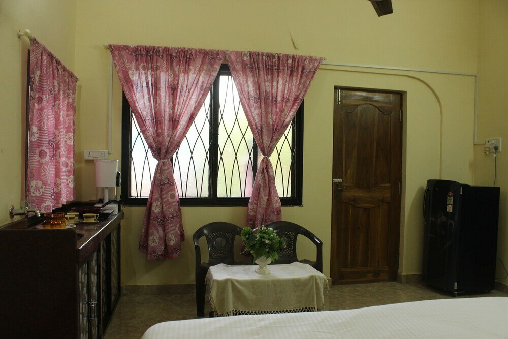 Фото Oyo 6236 Home Studio Near Sinquerim Beach