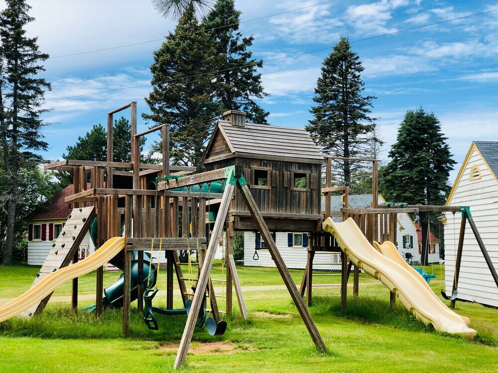 Фото Green Gables Bungalow Court