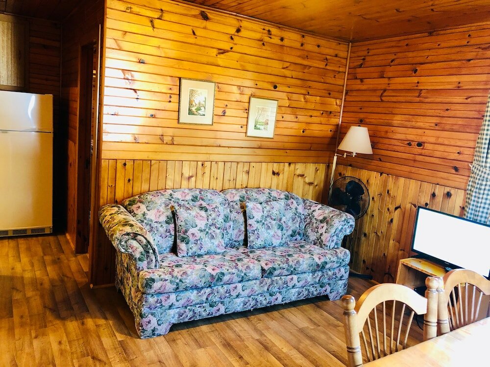 Фото Green Gables Bungalow Court