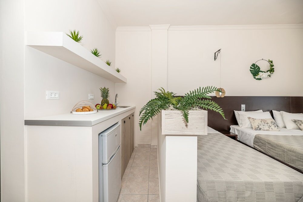 Фото Mouria Studios & Apartments