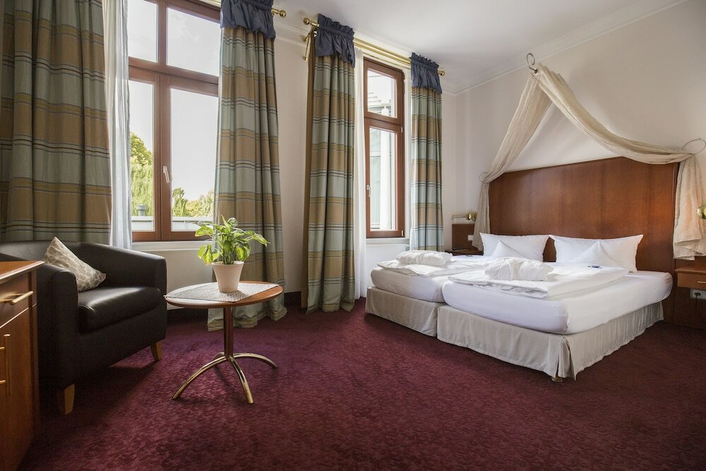 Фото Hotel Am Schloss Aurich Schlossresidenz