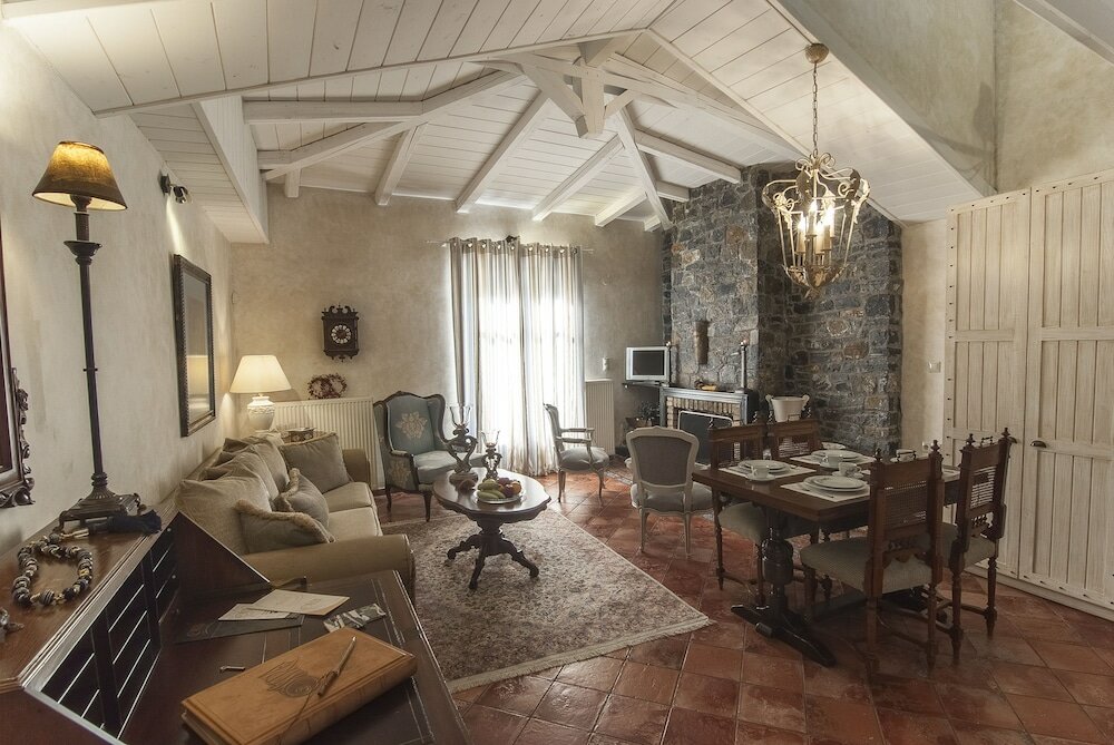 Фото Ostra Menalon Luxury Suites