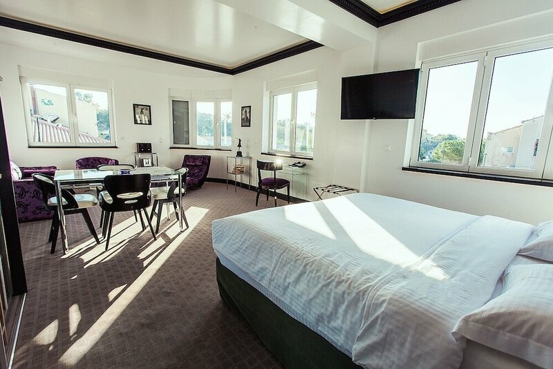 Гостиница Andromeda Downtown Suites в Афинах
