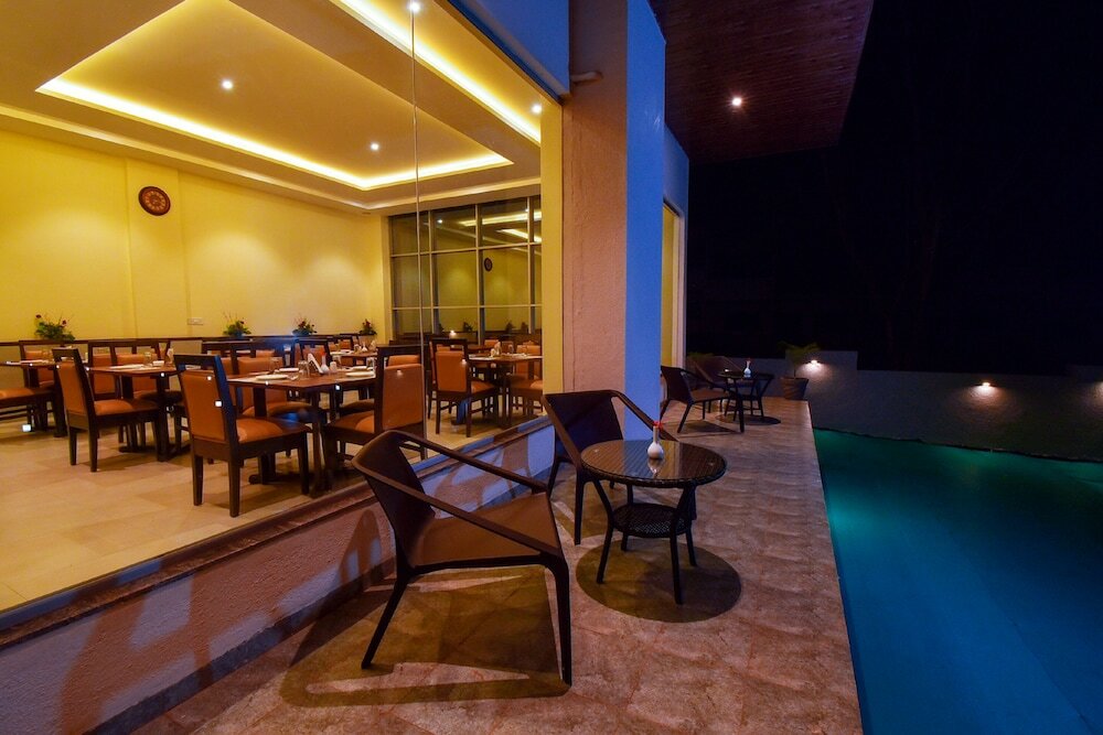 Фото Hotel Sadhana Executive