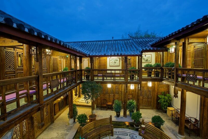 Гостиница The Purplevine Inn Lijiang