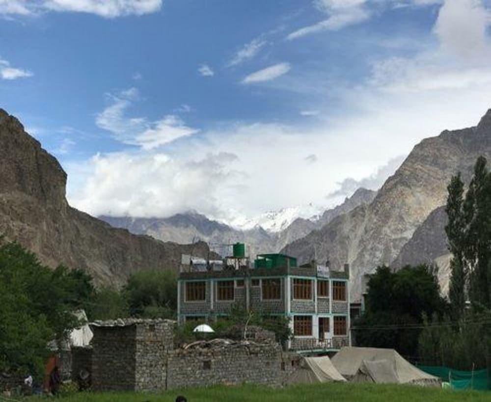 Фото отеля 1