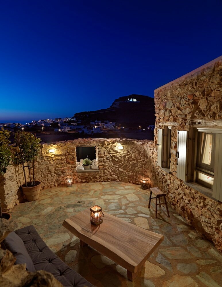 Фото Themonies Luxury Suites