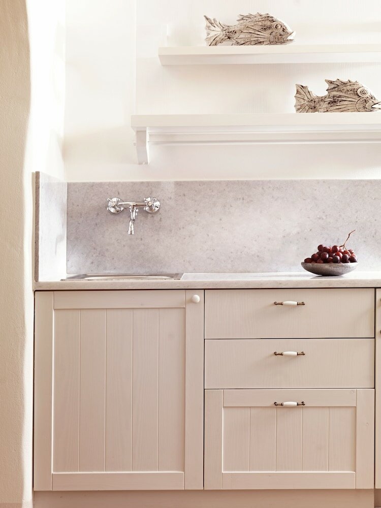 Фото Themonies Luxury Suites