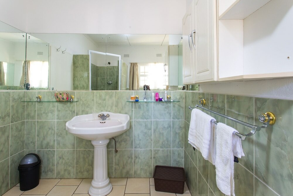 Фото Adlib Executive Lodge