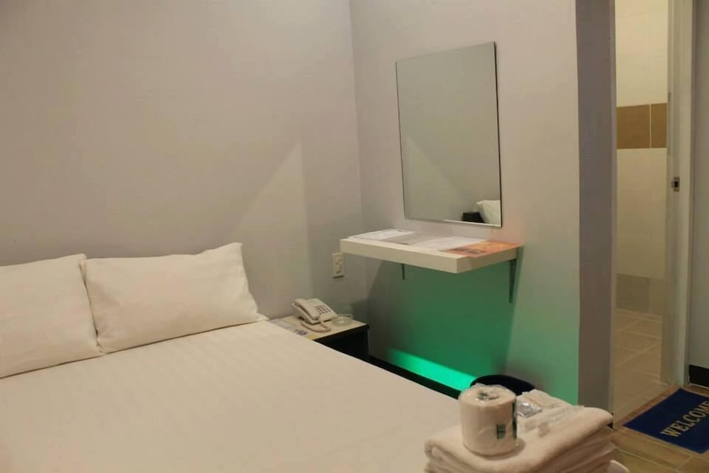 Фото Dianne Gardens Hotel