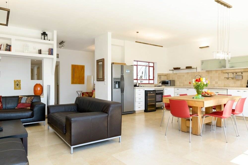 Фото Апартаменты Elegant 2br with Veranda by FeelHome