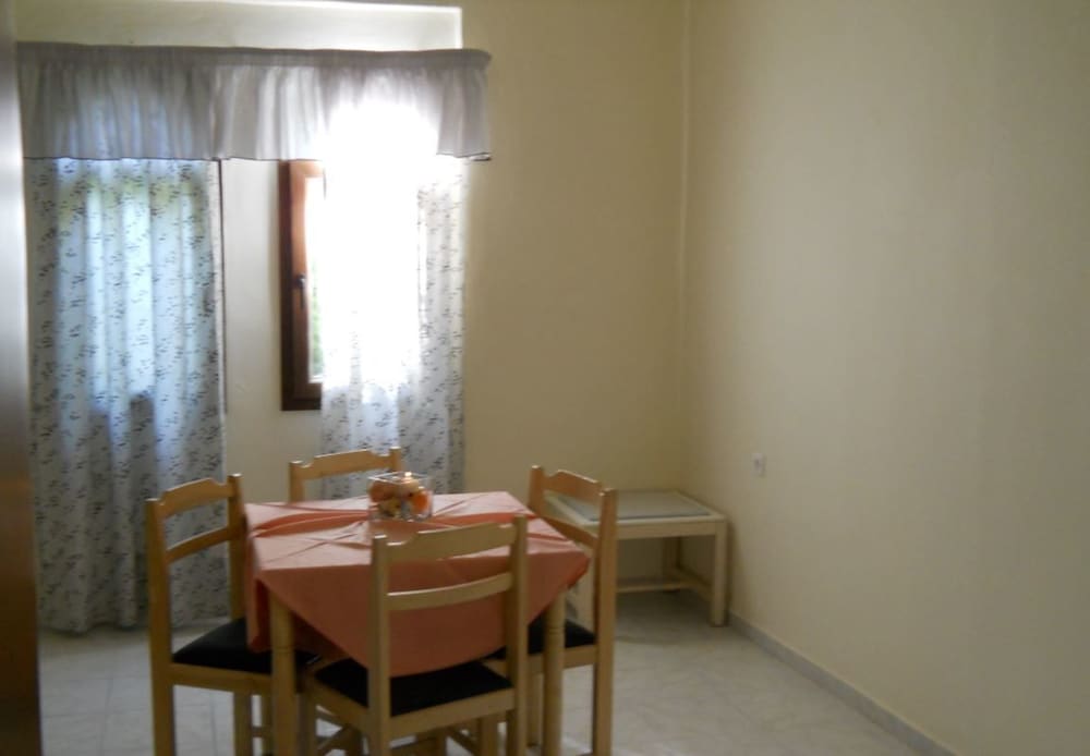 Фото Niriedes Dionyssos Village